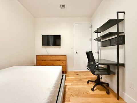 Building Photo - Nice room in a good neighborhood Unit 1R