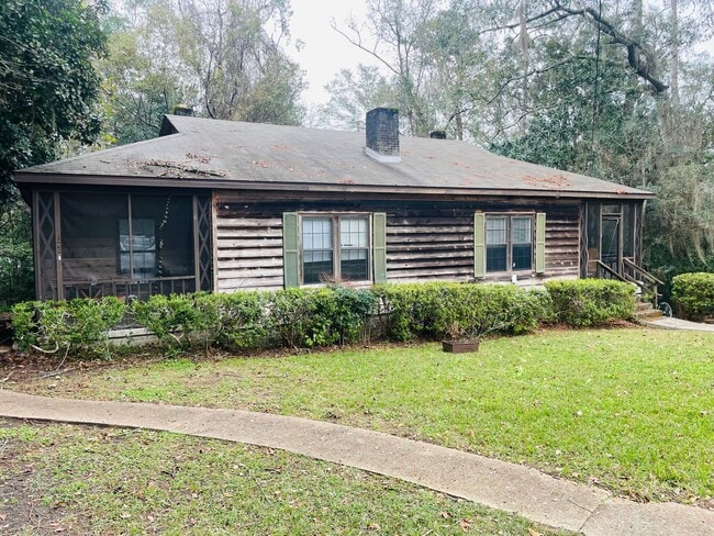 Building Photo - Log cabin style duplex near TMH