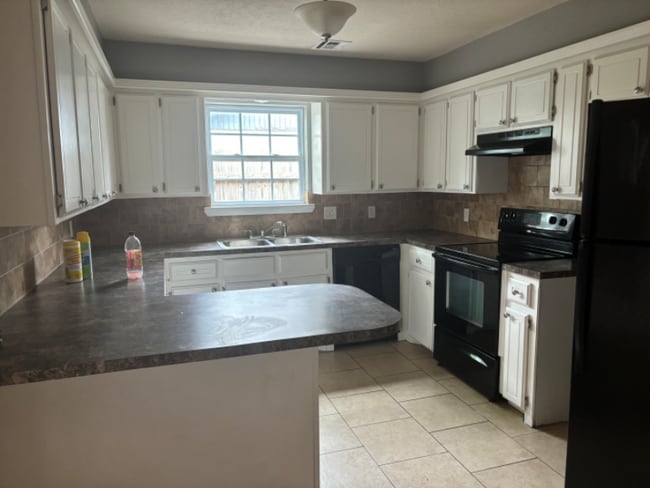 Photo - 847 SE Lomond Ln