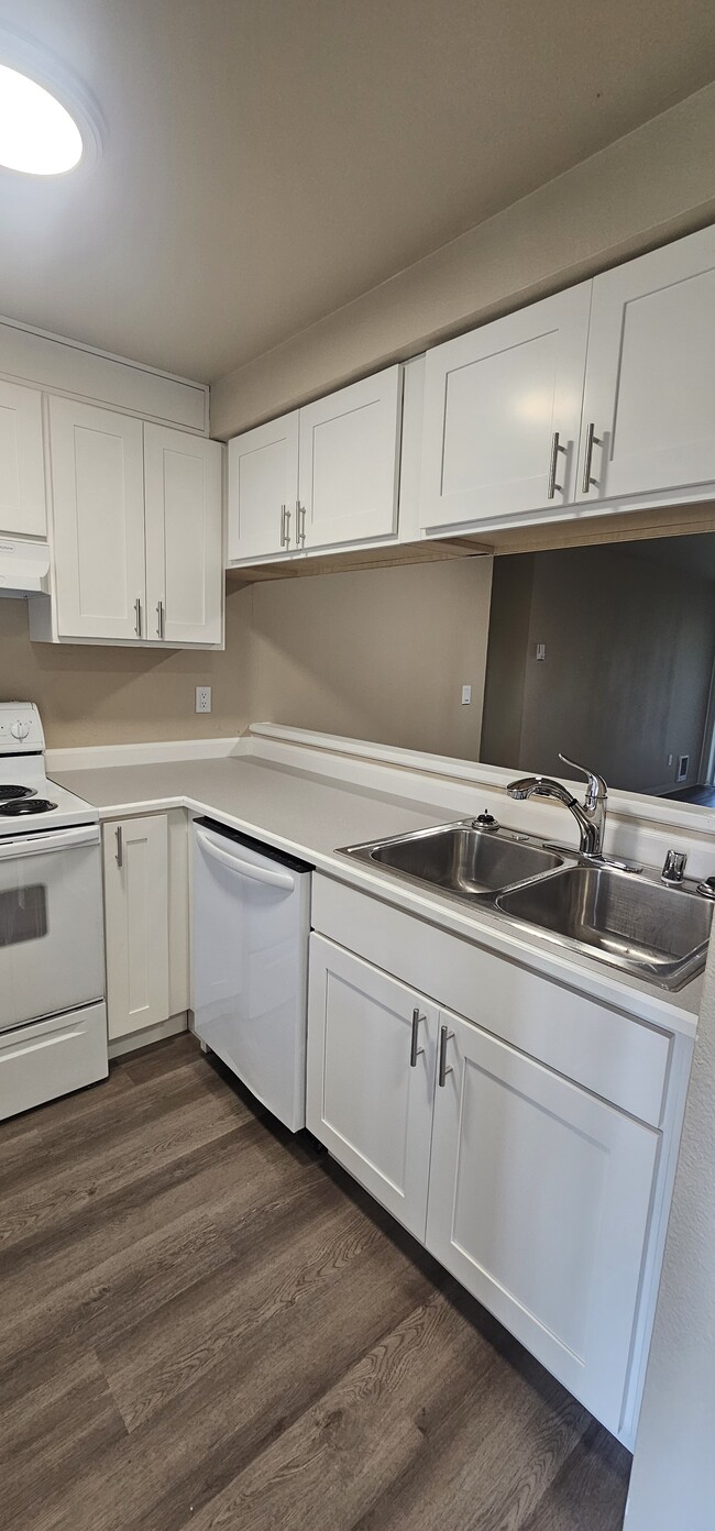 Crest View Apartments