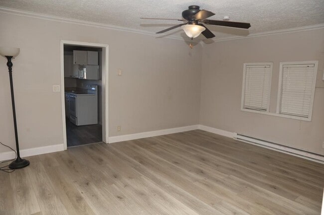 Photo - 222 Dobson St