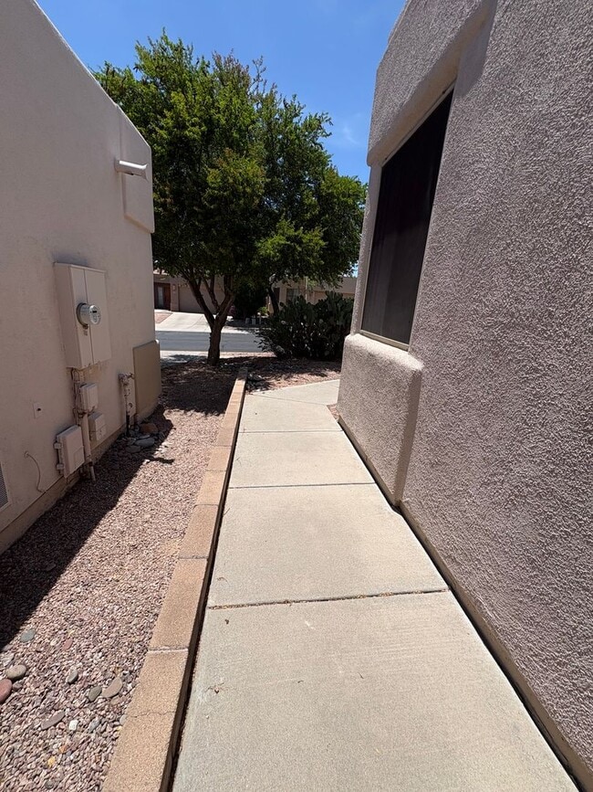 Photo - Well Maintained Home in East Side Gated Community- 3Bd-A/C-Community Pools !!