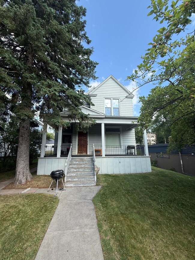 Building Photo - 1215 E 1st St Unit 1215  1