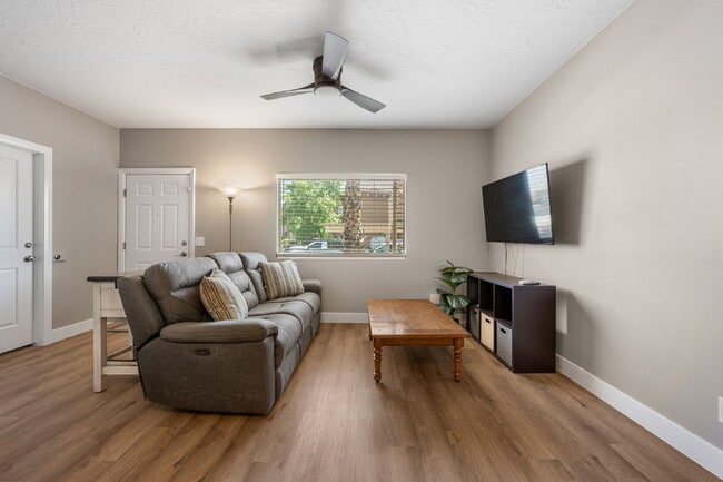 "Cozy 2-Bedroom Retreat in Prime Washington, UT Location – Welcome to La Vanita!"