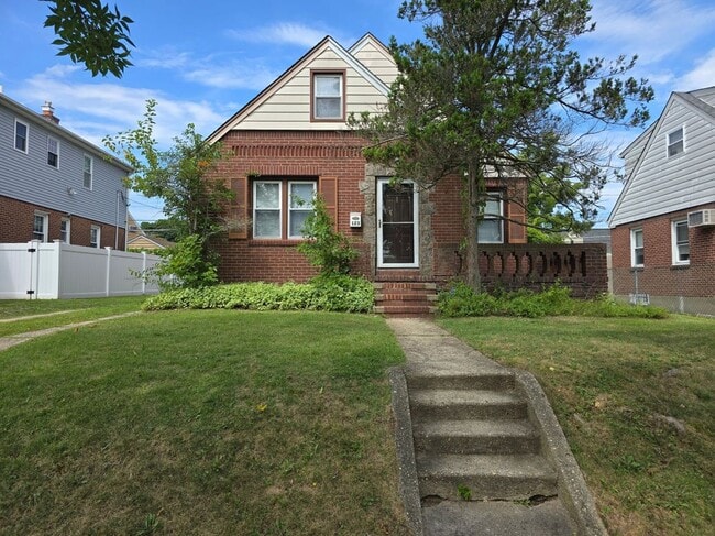 Building Photo - 123 Nugent St Rental