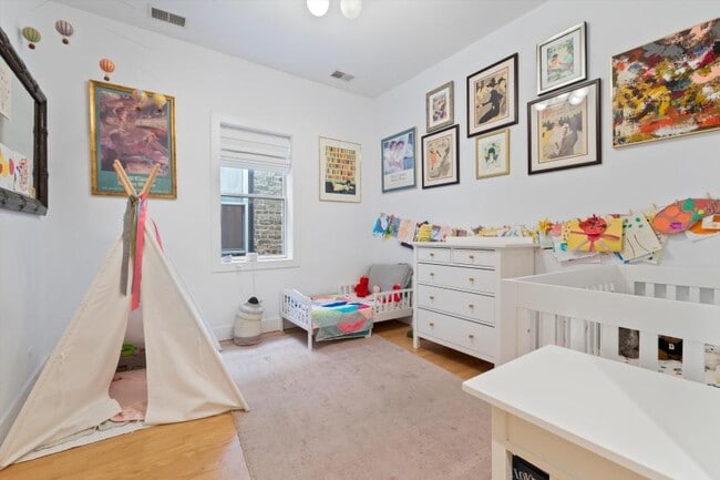 Photo - 3 bedroom in Chicago IL 60614 Unit B