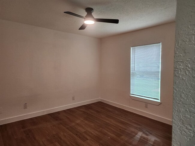 Photo - BEAUTIFUL HOME IN LA PORTE TX. MOVE IN READY!.