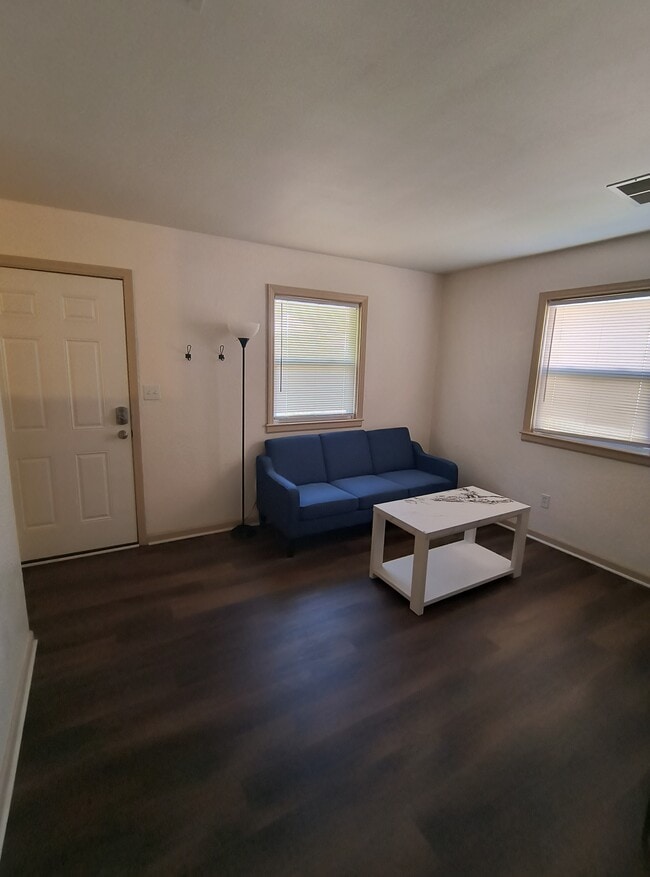 Photo - 2021 S Harris Ave Unit Fully Furnished 1-BR 1-BA