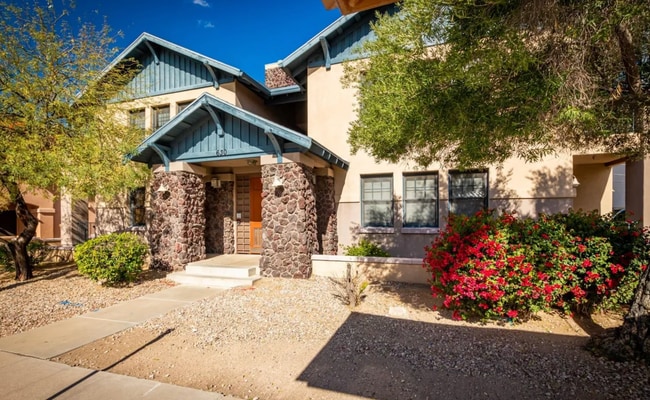 Building Photo - 630 E Harvill Dr Unit 206