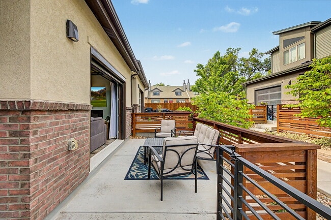 Photo - 6363 Nelson St