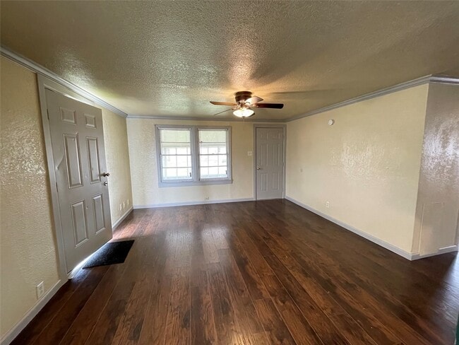 Photo - 609 N Avenue D