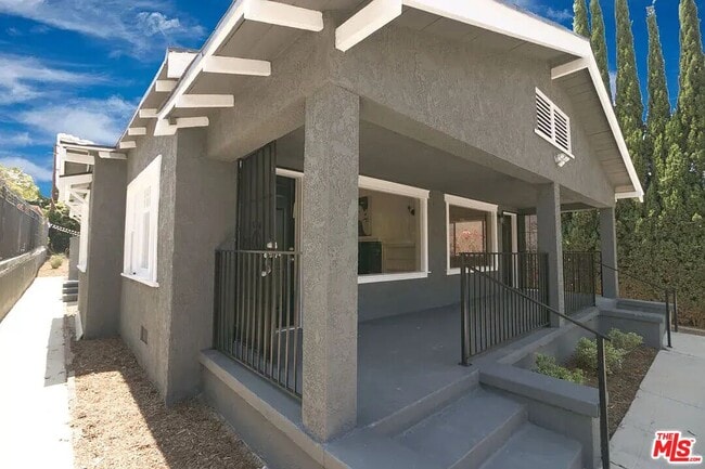2510 S Bronson Ave