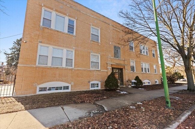 Photo - 4139 W Leland Ave Unit #  02W