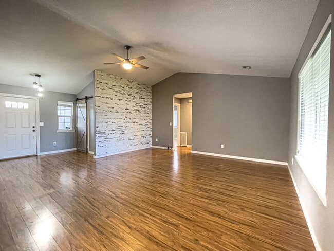 Photo - Beautiful SW Medford home in quiet neighborhood 3 car garage