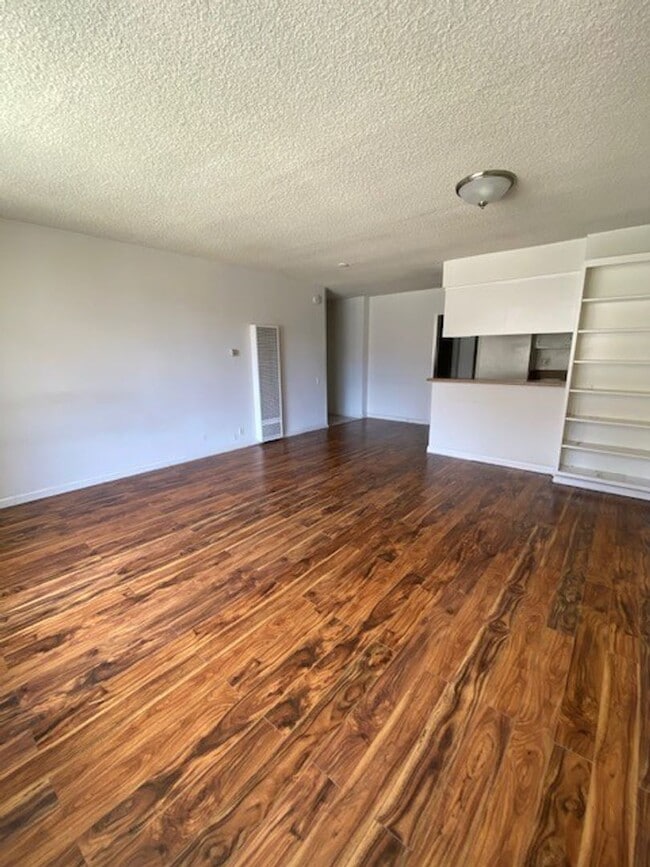 Photo - Remodeled apartments *Hardwood Floors* *Intercom* *Garage parking*