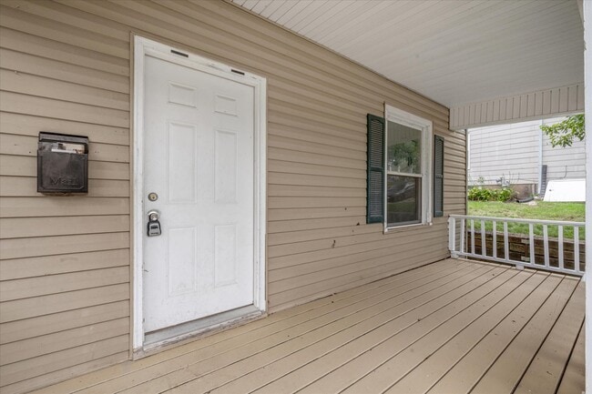 735 Sylvan Ct