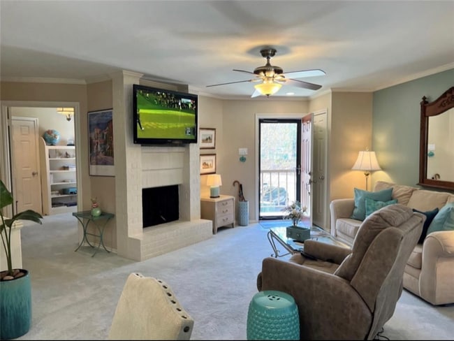 Building Photo - 16301 Ledgemont Ln Rental