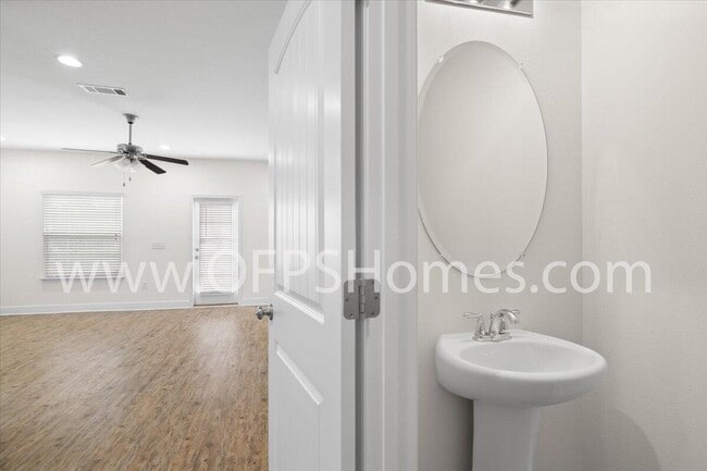 Photo - 121 Iron Horse Dr E