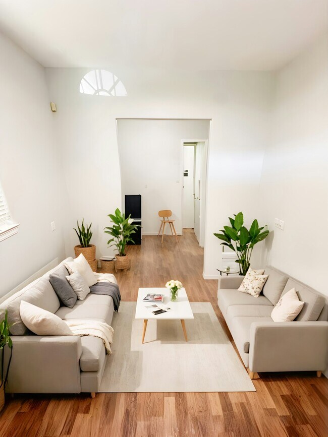 Photo - 7931 Olive St