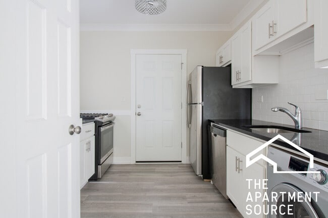 Photo - 1425 W Hutchinson St Unit 1