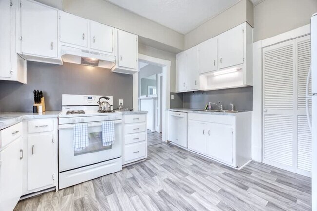 Photo - 1223 Munro Ave Unit ID1043819P