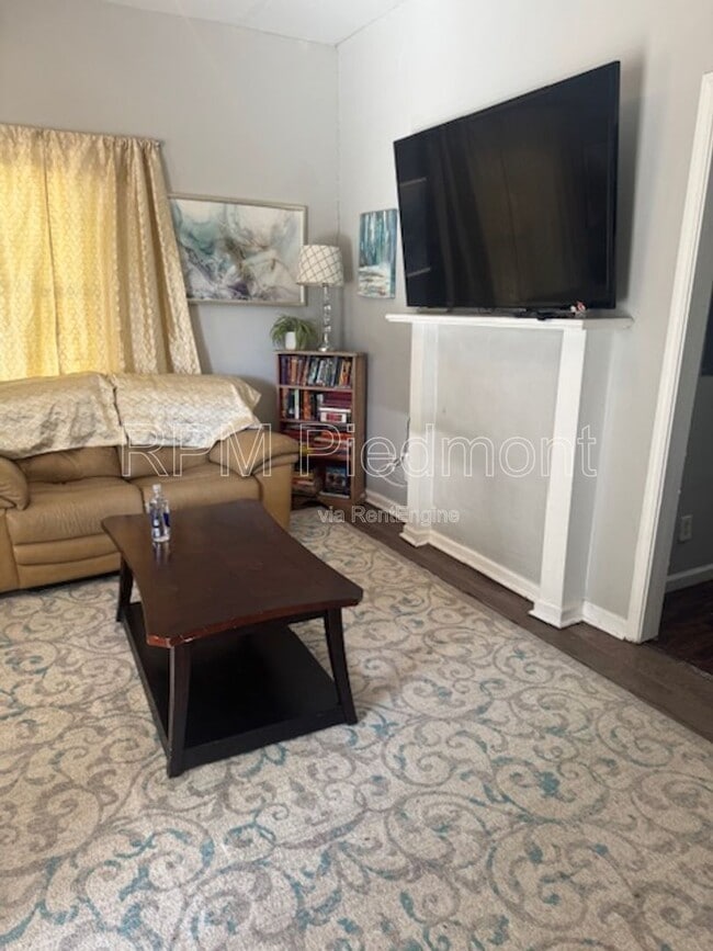 Photo - 807 Hall St NW