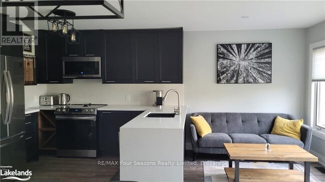 Photo - 162 Settlers Way