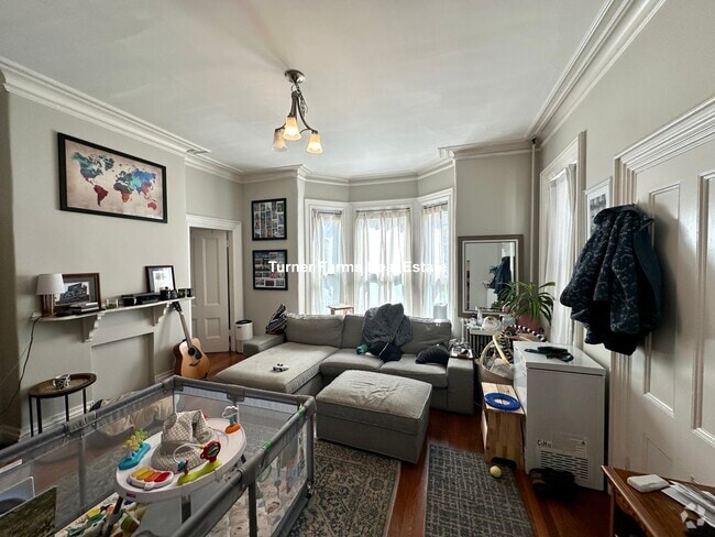 Building Photo - 13 Pleasant St Unit 1 Rental