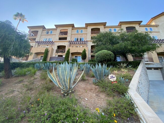 Exterior 2 - 6221 Monterey Rd Unidad 102