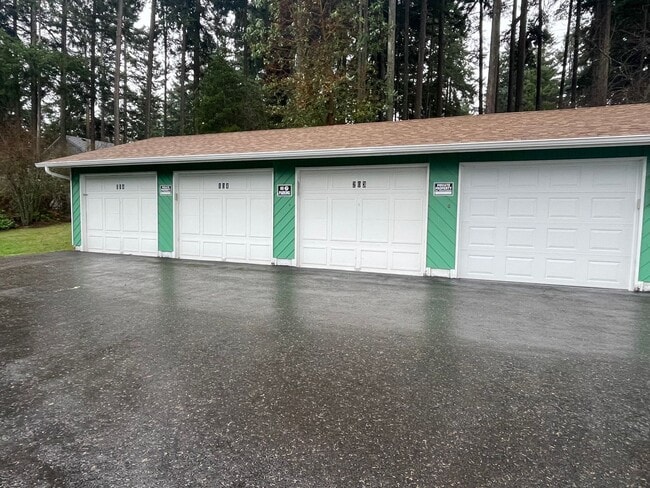 Photo - Fantastic, Modern 2 Bedroom Apartment with Small Garage!!