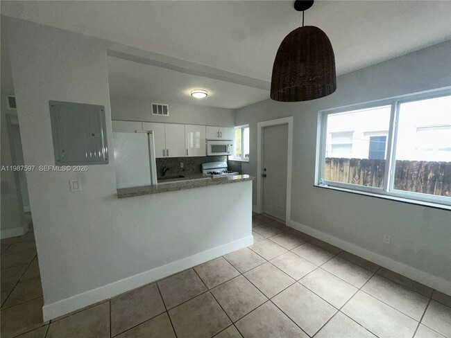 Photo - 8125 Hawthorne Ave Unidad 1