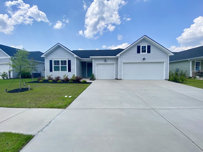 Four Bedroom Single Family Home in The Lak... - Four Bedroom Single Family Home in The Lak...