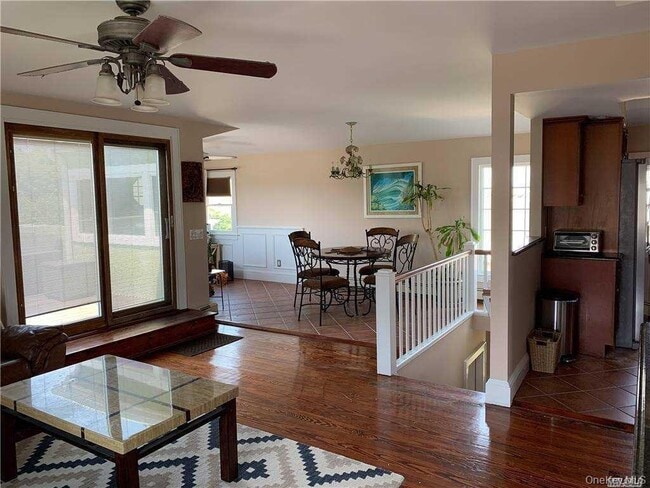 38 Clayton Ave Unit Upper
