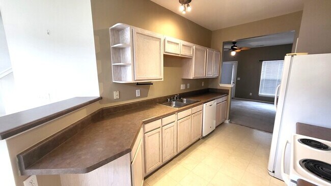 Photo - Two Bedroom Townhouse for Rent with Two We...