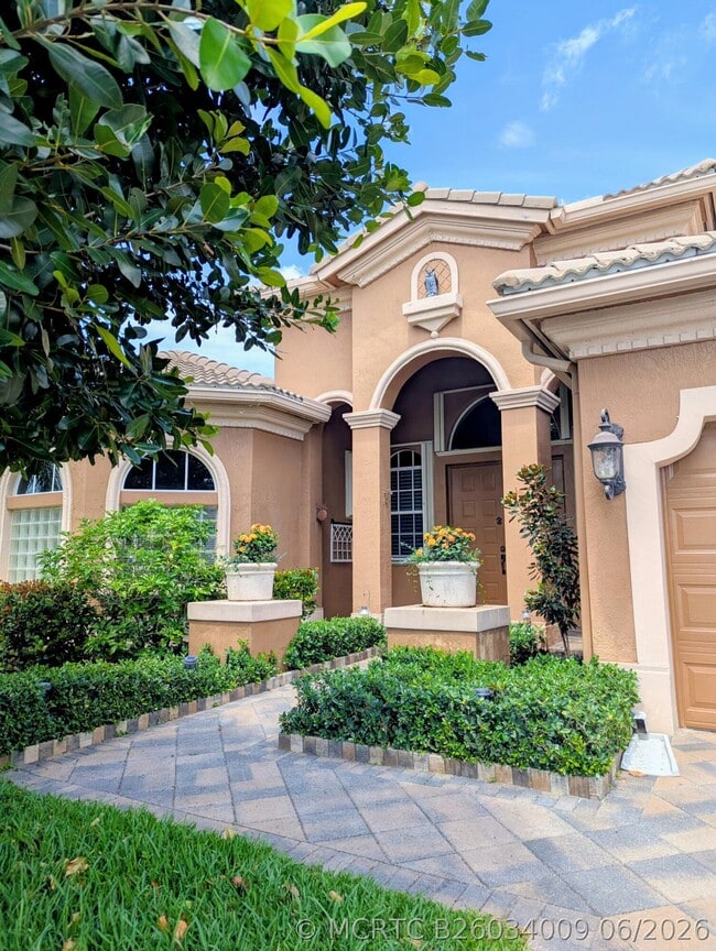 Building Photo - 10640 Oak Meadow Ln