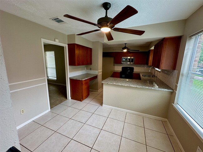 Photo - 2711 Colony Dr