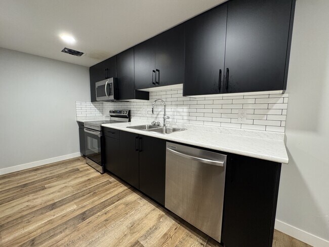 Building Photo - 8049 Cedric Mah Rd