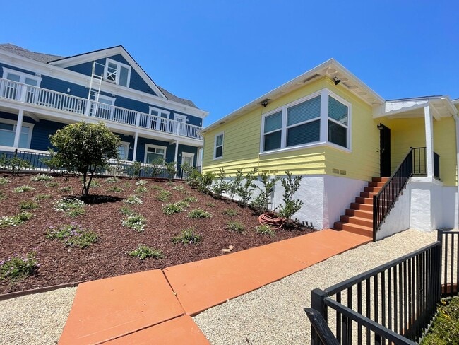 Charming 2-Bedroom Home with Private Yard ... - Charming 2-Bedroom Home with Private Yard ...