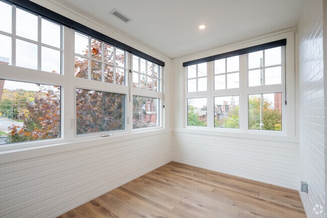 2BR, 1BA - 791SF - Living Room Den - 100 Charlton Ave W