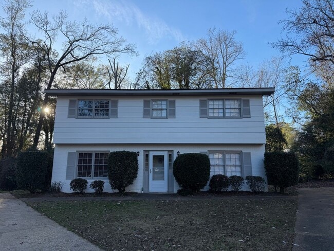 Building Photo - Beautifully Renovated Duplex in Prime Auburn Location