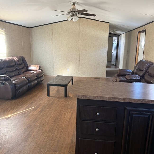 Photo - 815 W 40th St