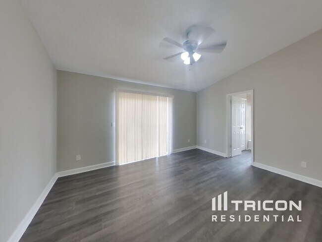 Photo - 2031 Helm Ln