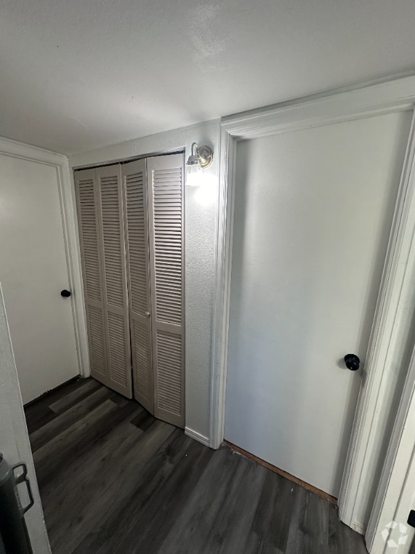 Building Photo - 211 S Brentwood St Rental