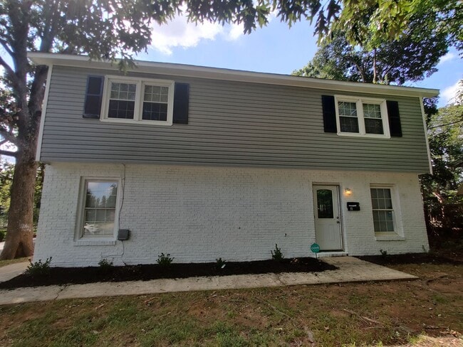 Building Photo - 2 Bedroom Near Downtown Charlotte