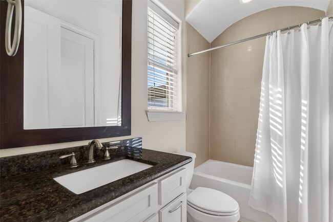 Photo - 705 Delano St