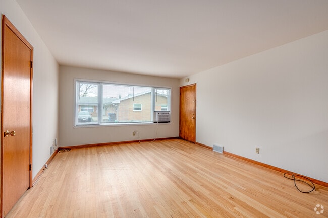 2BR, 1BA - 750SF - Living Room