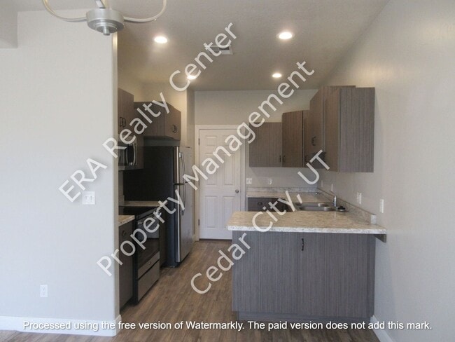 Photo - Move In Discount -3 bed 2.5 bath - Newer townhome in the heart of Cedar City!