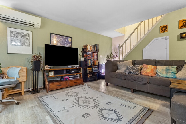 Photo - 2045 Liberty St NE