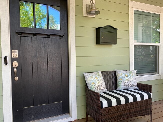 Photo - 1011 Everett Pl