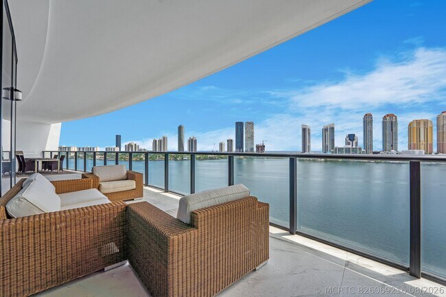 Building Photo - 5000 Island Estates Dr Unit 805